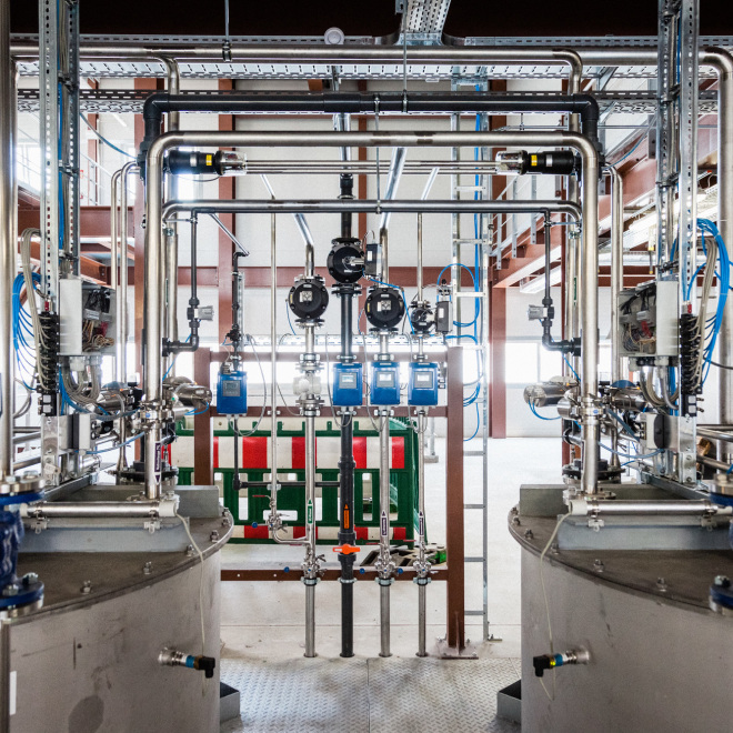 Gemeinschaftsaufgabe GRW (im Bild zu sehen ist das Innere eines Chemiewerkes)
