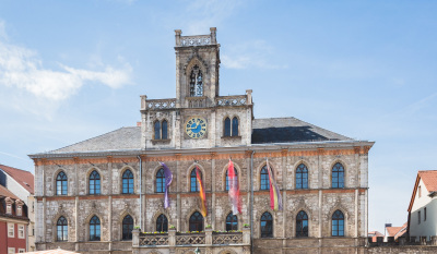 Förderprogramme für öffentliche Einrichtungen und Kommunen (im Bild: Marktplatz und Rathaus in Weimar) Förderprogramme für öffentliche Einrichtungen und Kommunen (im Bild: Marktplatz und Rathaus in Weimar)